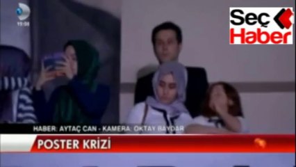 İmam Hatip Liseliler Atatürk Posterini Çiğnedi!