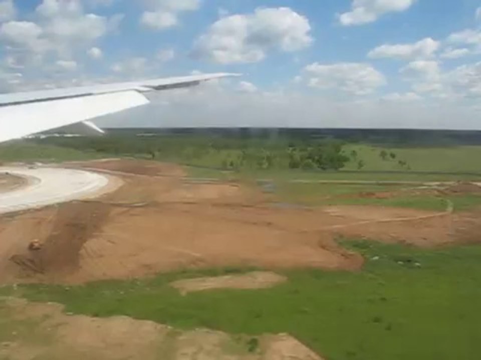Landing in Moscow - American Airlines Boeing 777