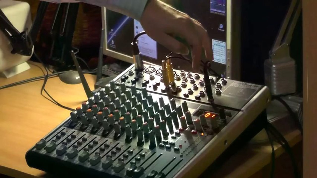 Unboxing Behringer Mischpult X1622 USB