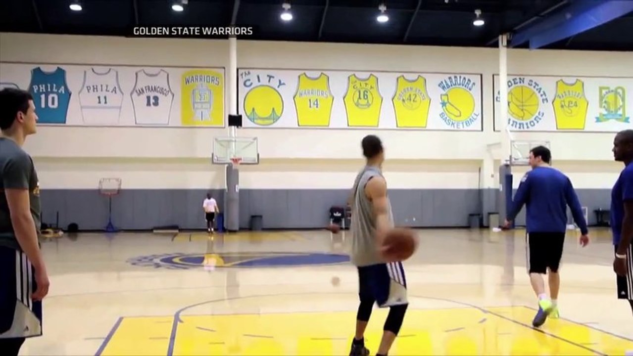 Steph Curry Hits Full-Court Basketball Shot - G...