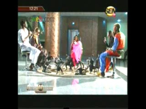 Emission Confrontation Dame Seck S'attaque aux Homosexuelles Les Goor Djiguenes ont infiltre dans Notre Milieu et Ses de Notre Faute et Fustige la Maniere Dont les Danseurs S'abillent devant Le Danseur Yoro