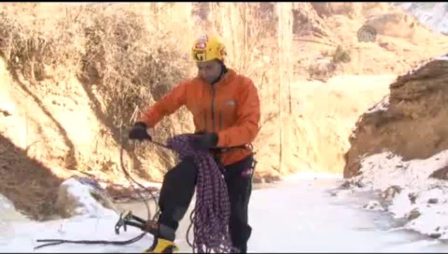 Dağcılar şelalelere tırmandı