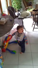 Hugo 10 mois et le trotteur