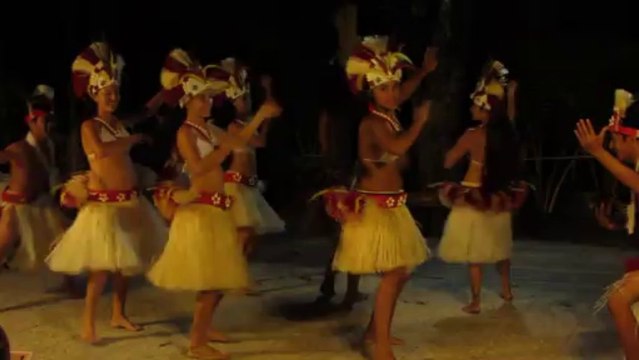 Tahitian dancing MaiTai, Bora Bora