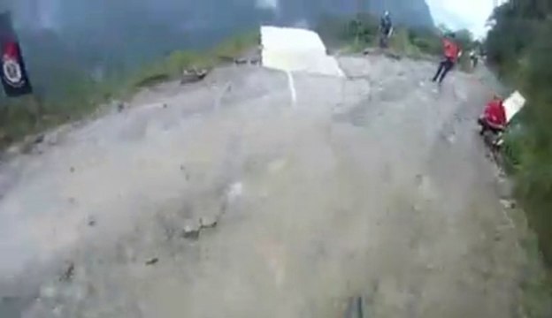 Sauter d'une montagne en Vélo : FAIL! Chute interminable!