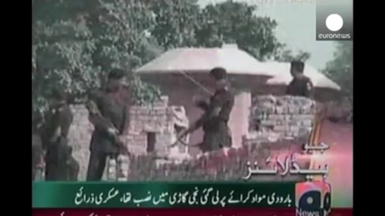 Pakistan'da askeri konvoya bombalı saldırı: 20 ölü