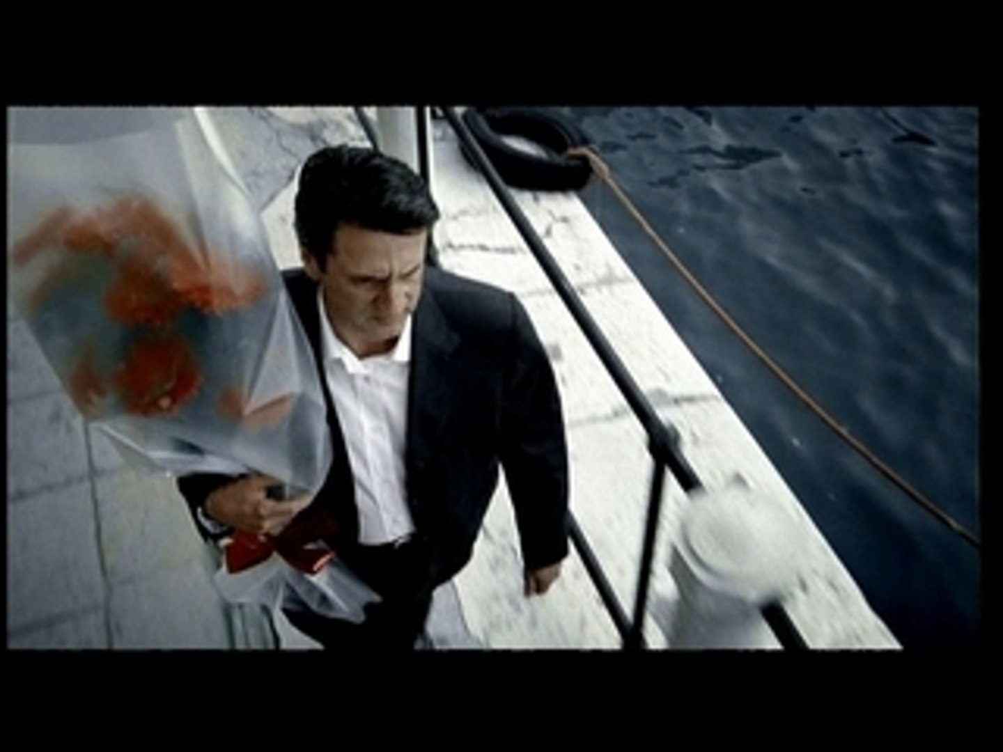 Lhomme Au Bouquet De Fleurs