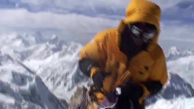 Carrying Turkish Airlines' flag to 8096 m height - Belgian Gasherbrum Climbing Team