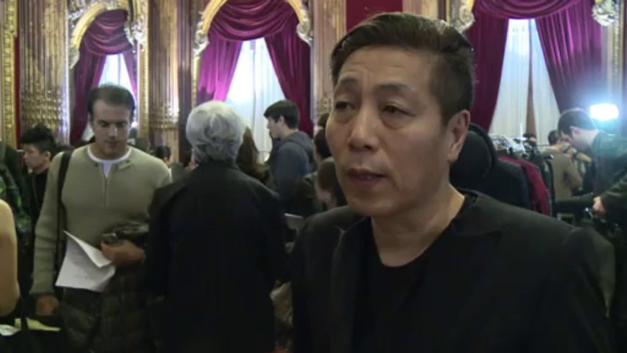 Mode: le créateur japonais Rinshu présente sa collection à Paris