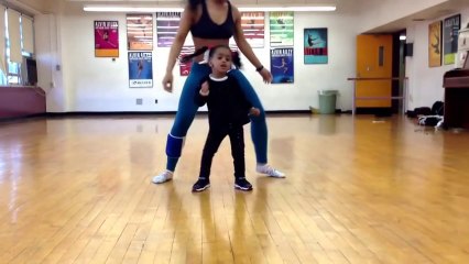 Maman Danse Avec Sa Fille De 2 Ans