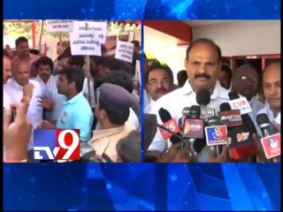 Protesters Halt Minister Partha Saradhi at Anuhya's Residence ✊