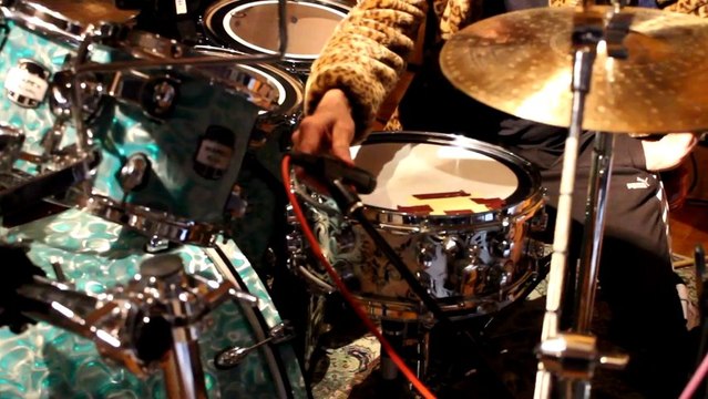 Recording Drums - How To Record Drums - Recording Snare Drum