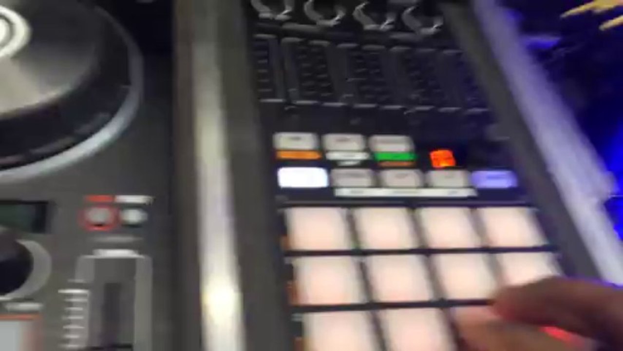 NATIVE INSTRUMENTS TRAKTOR KONTROL S4 MK2 AT THE GUITAR CENTER