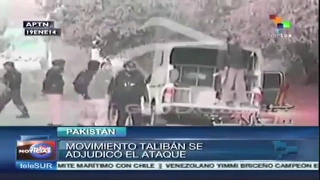 Ataque con bomba mata a 20 y hiere a 30 pakistaníes