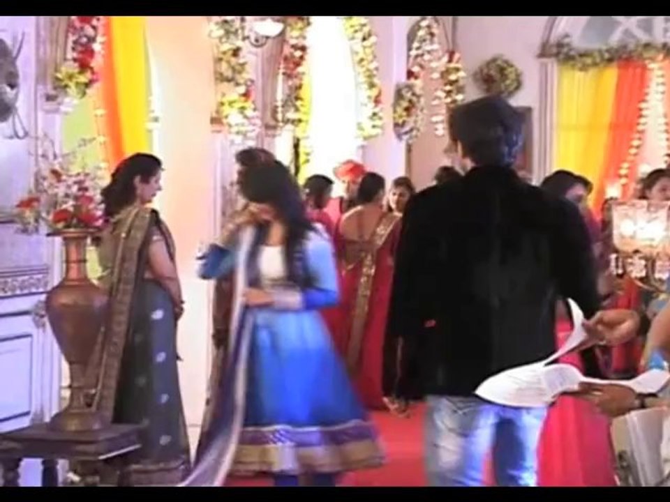 Aur Pyaar Ho Gaya Raj sees Avni for the first time