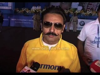 Gulshan Grover and Mahie Gill during the Standard Chartered Mumbai Marathon 2014 .