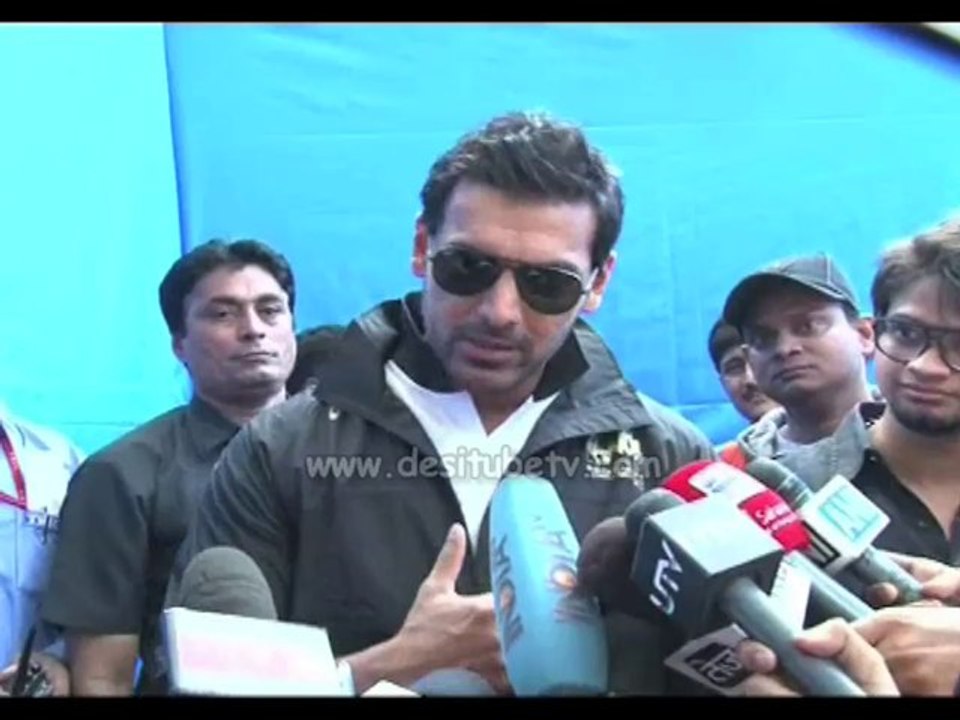John Abraham at Standard Chartered Mumbai Marathon 2014 Press Meet .