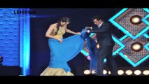 Salman Khan Helps Sunny Leone Wear A Sari