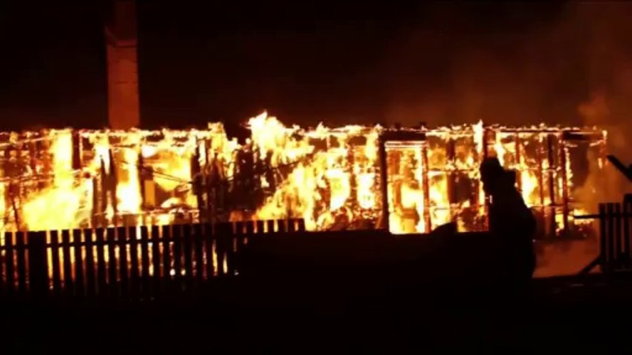 Inferno in norwegen - großbrand verwüstet historische kleinstadt