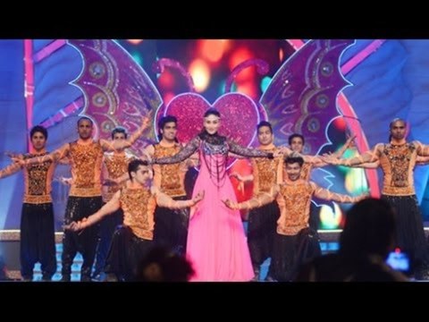 Kareena Kapoor's Performance @ Star Guild Awards 2014 !