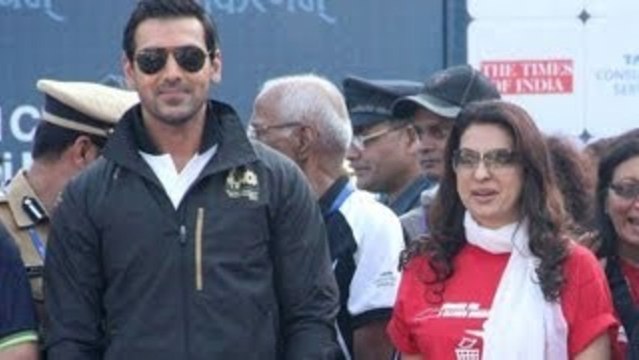 Standard Chartered Mumbai Marathon 2014 | John Abraham, Juhi Chawla