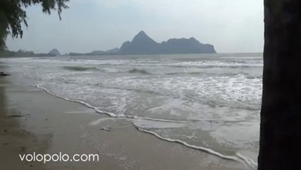 Wave in Ao Manao Beach