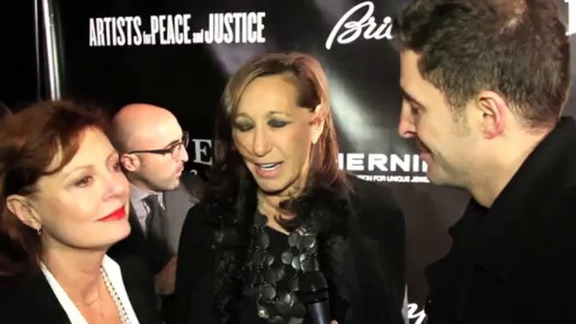 Actress Susan Sarandon & Designer Donna Karan Artists for Peace and Justice