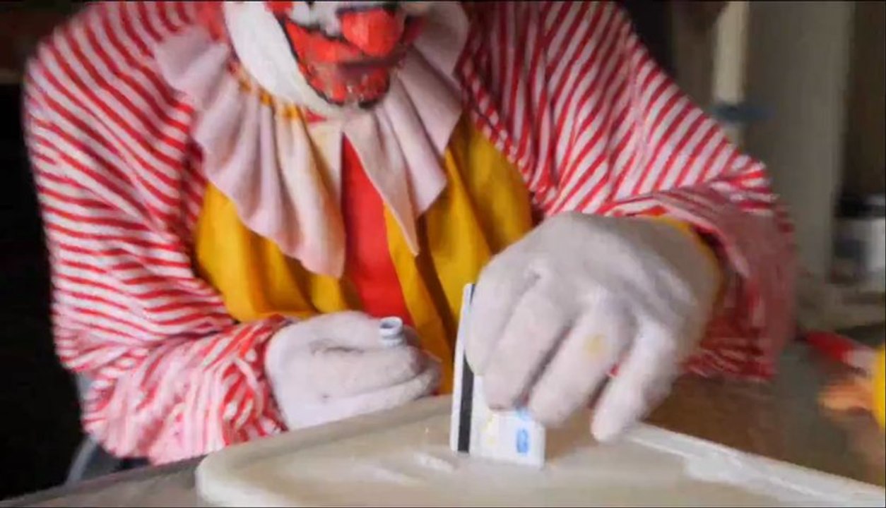 Ronald McDonald qui se défonce la Gueule !