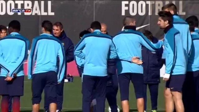 Andrés Iniesta se incorpora al entrenamiento con sus compañeros