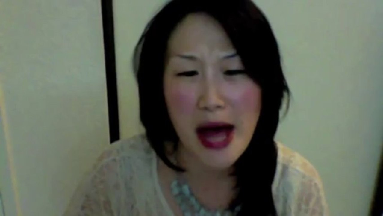 Chinese Girl sings Dil Dil Pakistan (Pakistan Independence Day 2012)