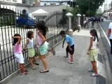Spielende Kinder in Manila (Intramuros)