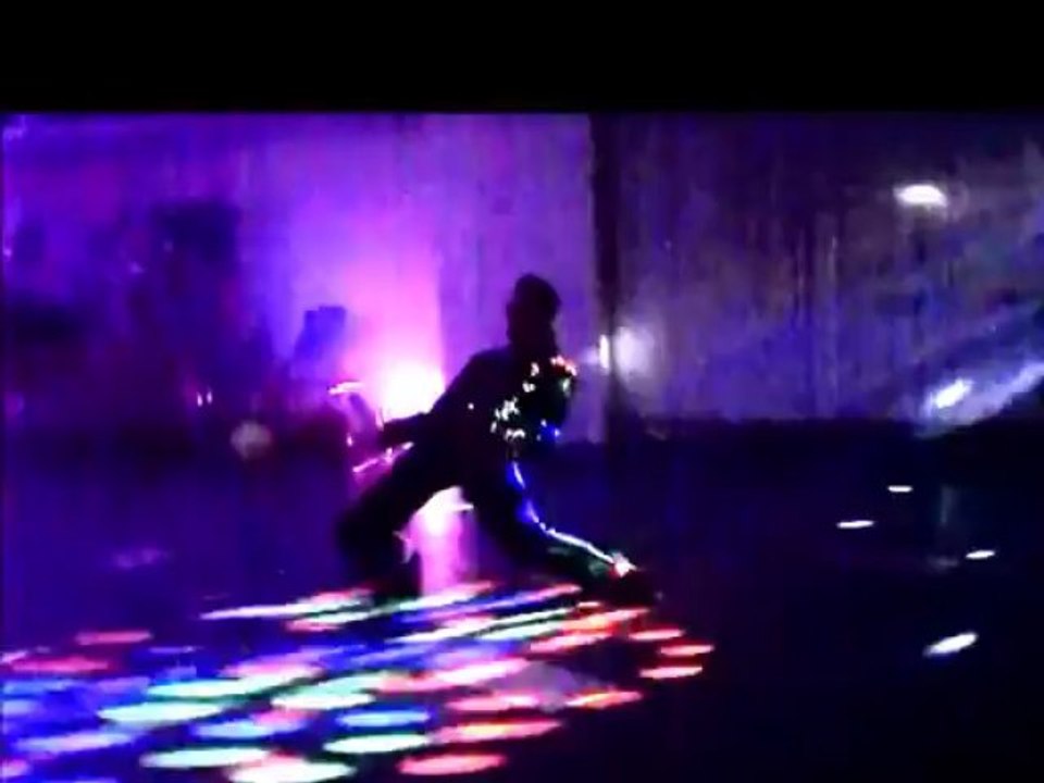 Ji-Es, Performer et Imitateur de Michael Jackson (Intro Bande-Annonce)