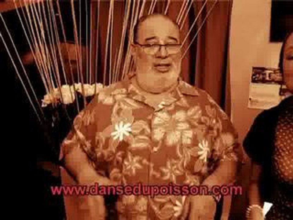 CARLOS fait la DANSE DU POISSON !!!!