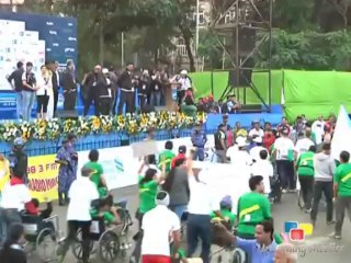 Celebs at Standard Chartered Mumbai Marathon