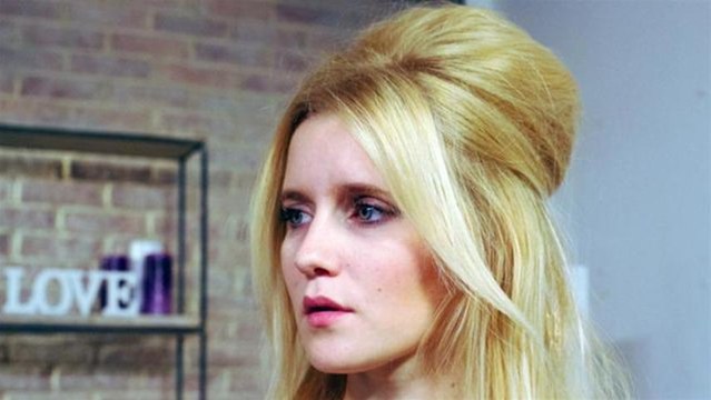 How To Do A Vintage Beehive Hair Style