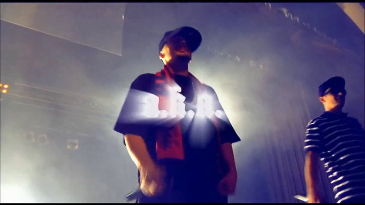 Unikkatil  Kuq E Zi feat. Klepto Official