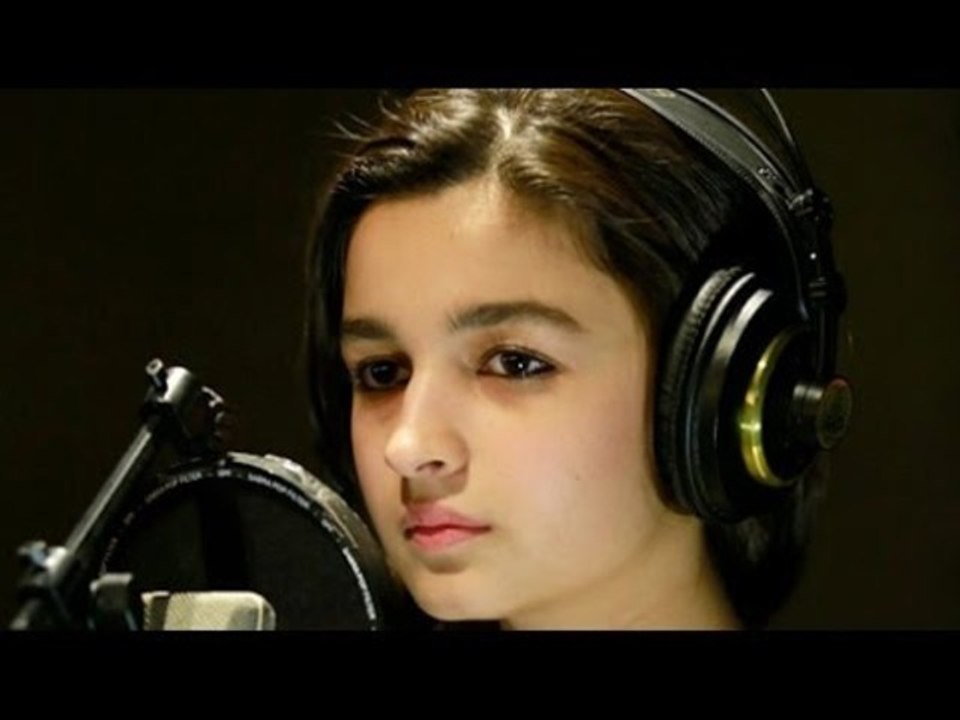Alia Bhatt Turns Singer For Highway - CHECKOUT