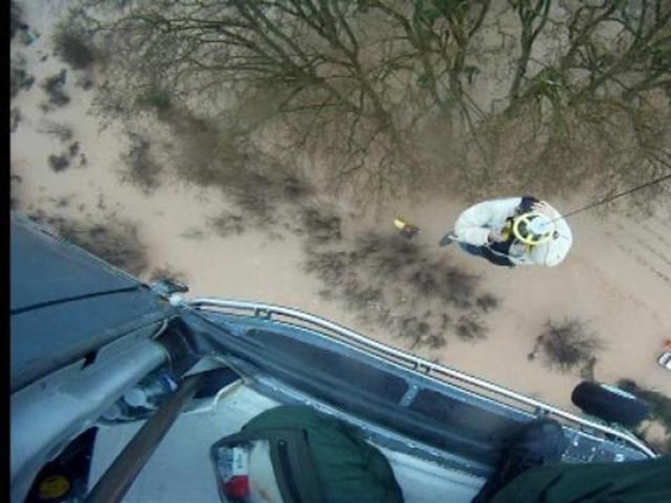 Inondations: les sauvetages en hélicoptère de la marine nationale - 22/01