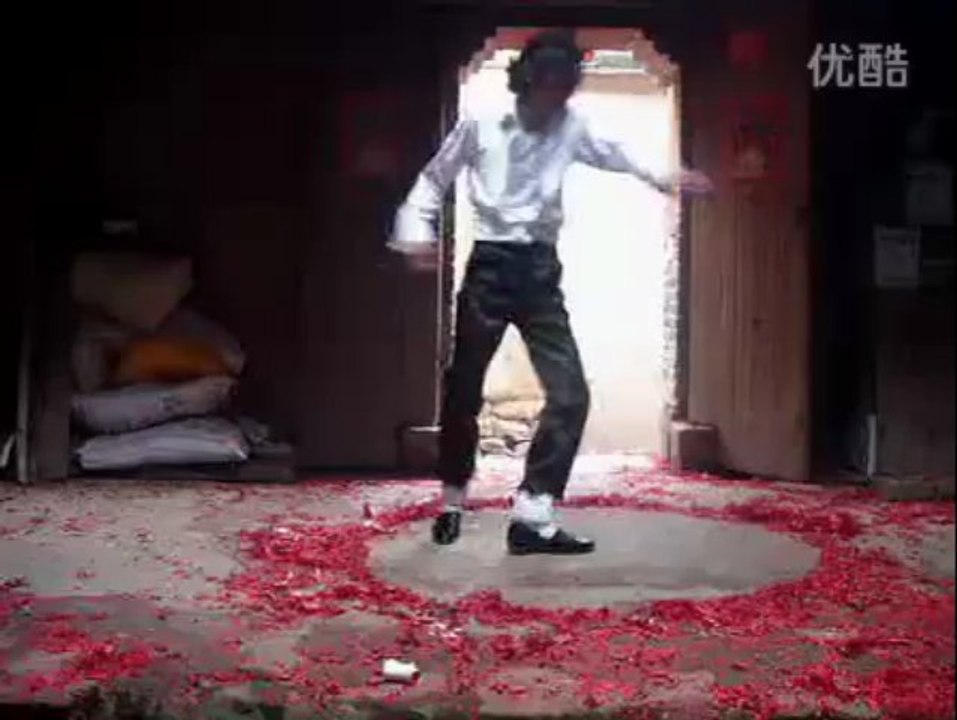 Anh nông dân Trung Quốc nhảy múa cực đỉnh như Michael Jackson - Kenh14.vn
