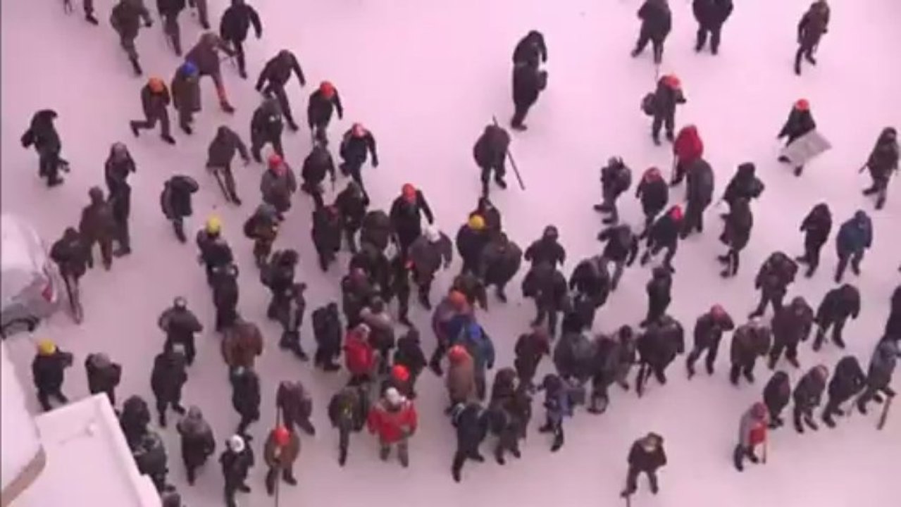 Ukraine clashes continue in the snow