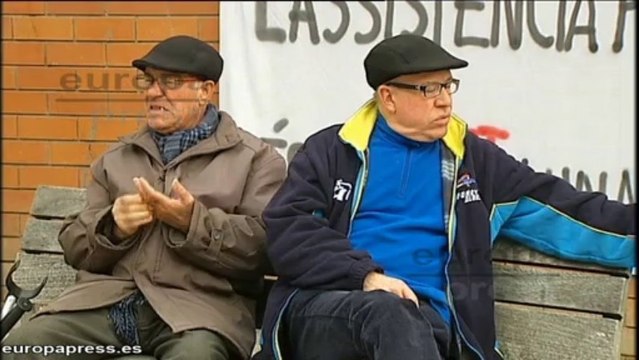 Vecinos se movilizan contra el despido de dos doctoras