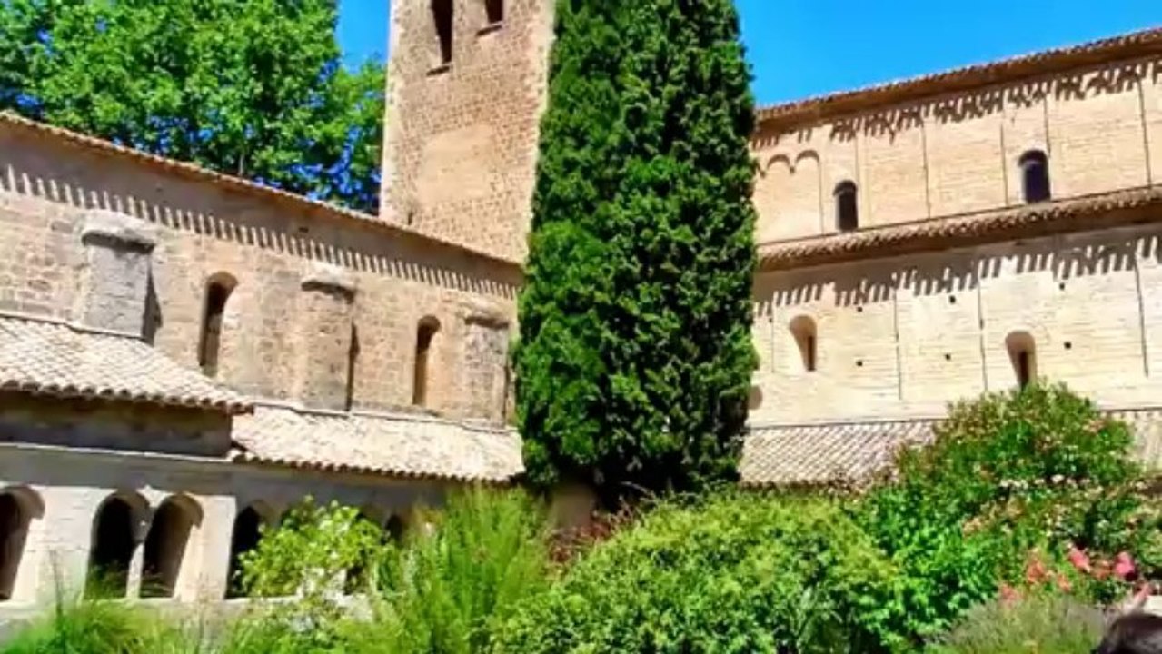 La cité médiévale de Saint-Guilhem-le-Désert (Hérault | Notrebellefrance | franceguidetour)