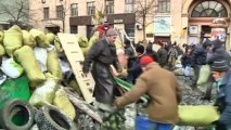 Protesters reinforce barricades in central Kiev