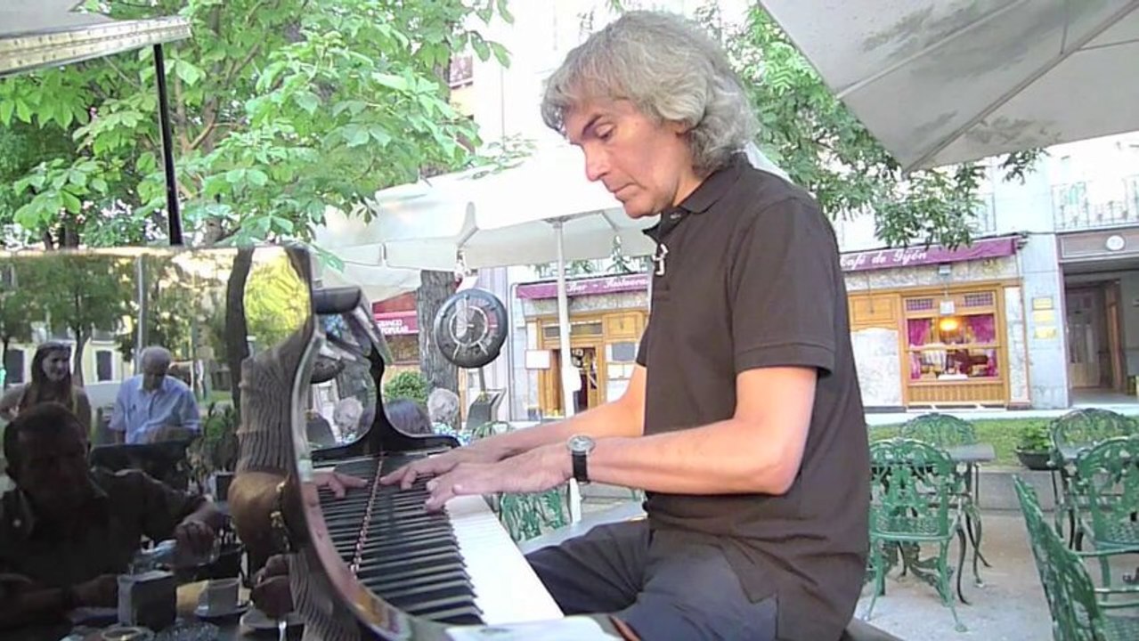 09 08 13 CAM actuación piano Café Gijon apptv