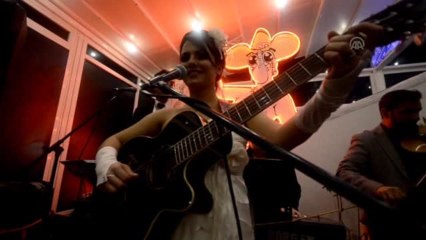 Kendi Düğünlerinde Müzik Aleti Çaldılar