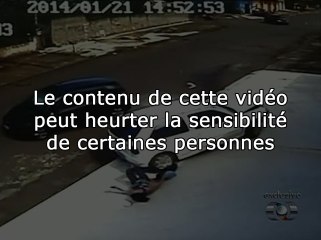 Download Video: Miracle : un enfant écrasé par une voiture s'en sort indemne