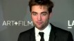 Robert Pattinson adopte les lotions hydratantes
