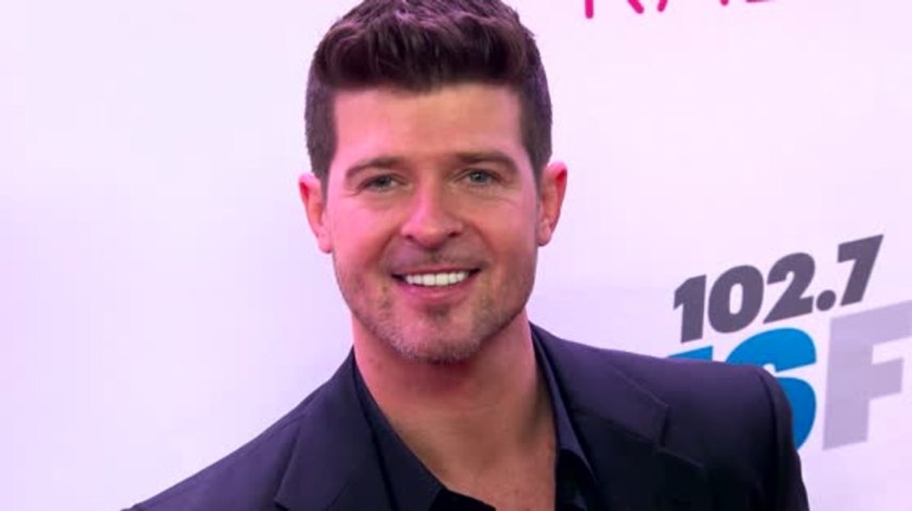 Robin Thicke mit Frau in Paris gesehen