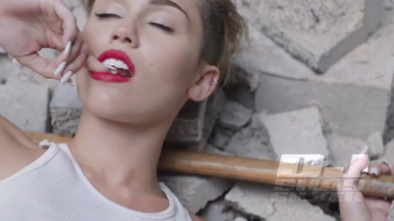 Miley Cyrus - Wrecking Ball (Very Special Remix)