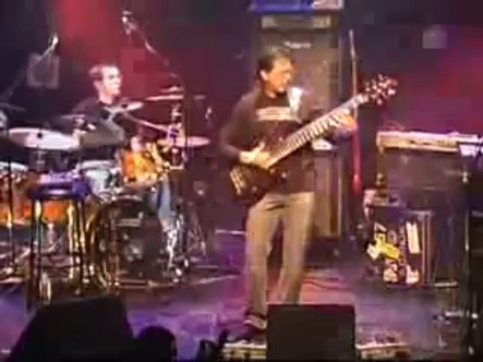 Alain caron bass solo slap (Slam the Clown)